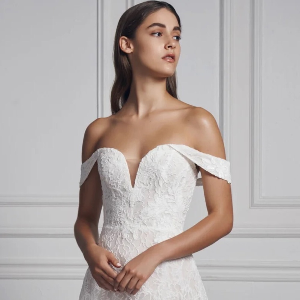 Anne Barge Evermore in Color Soft White, Size 8